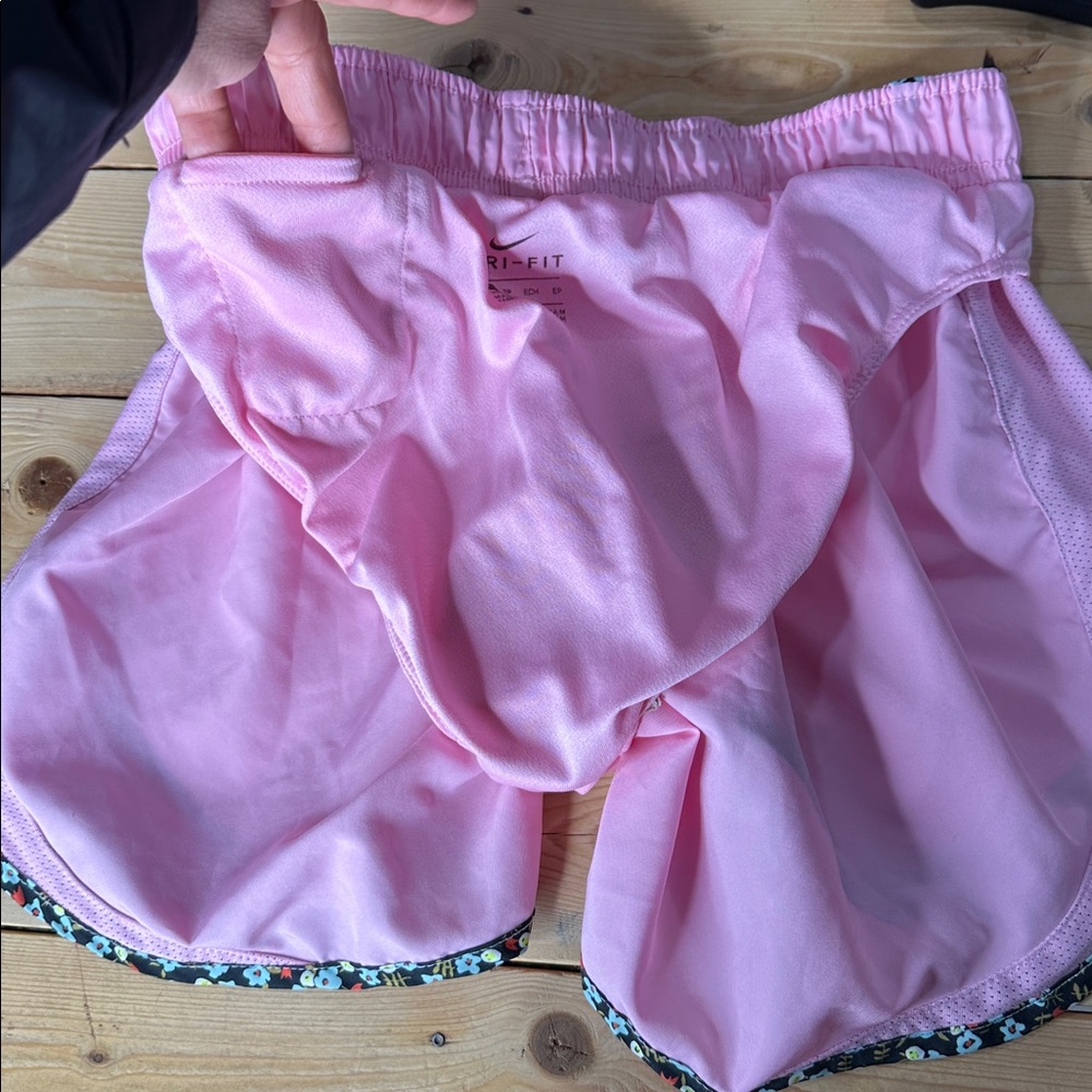 Nike Women’s Dri-Fit Athletic Shorts Sz XS Pink with Flowers - Picture 6 of 8